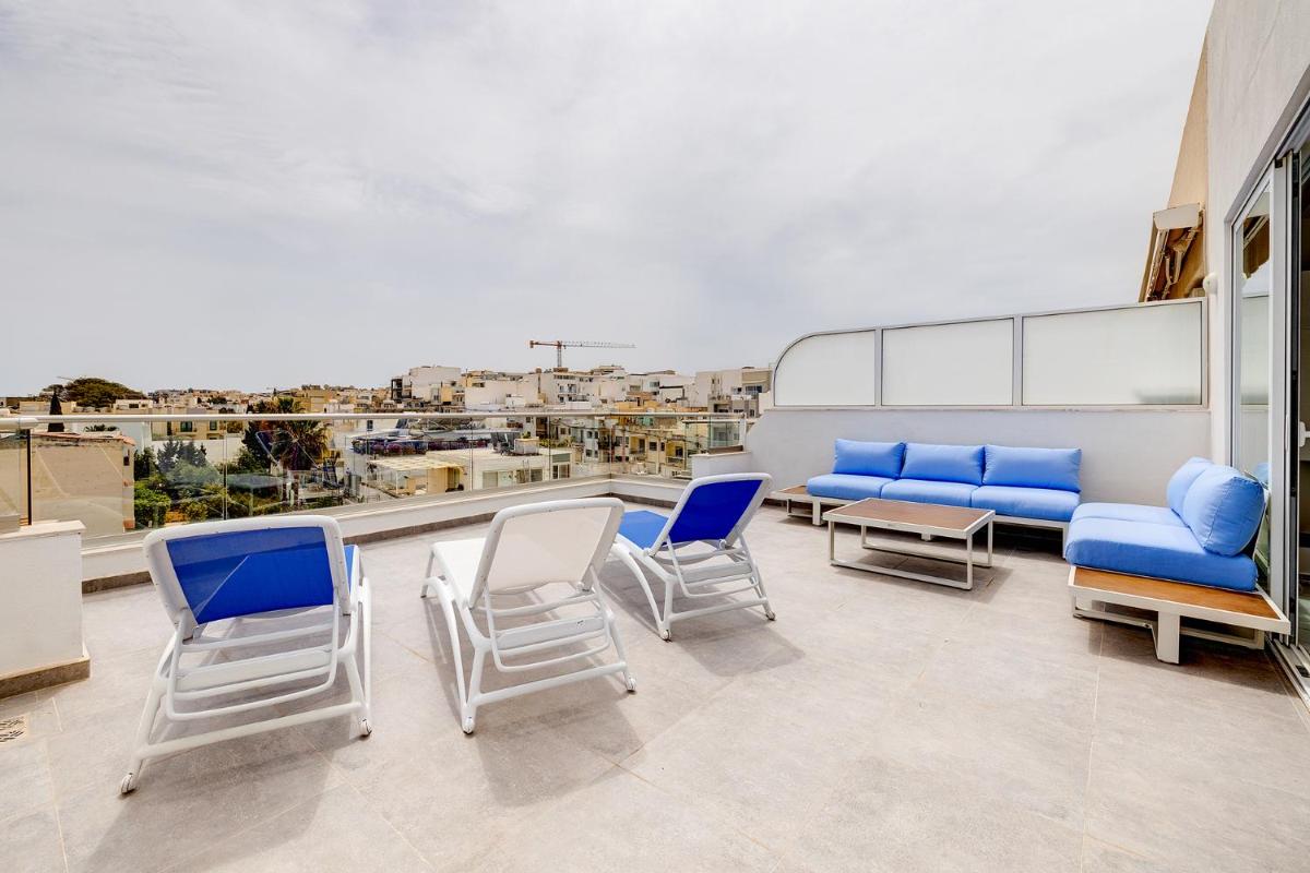 Fabulous Penthouse close to St George's Bay - Housity