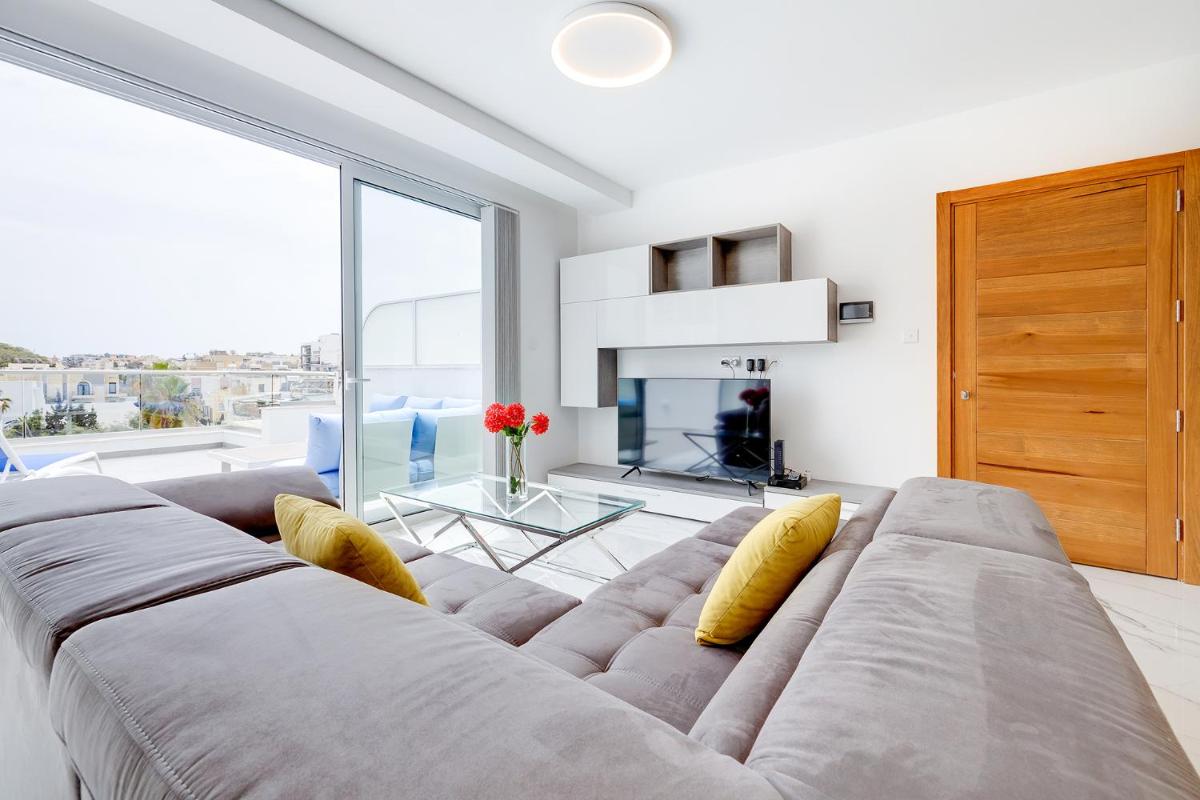 Fabulous Penthouse close to St George's Bay - Housity
