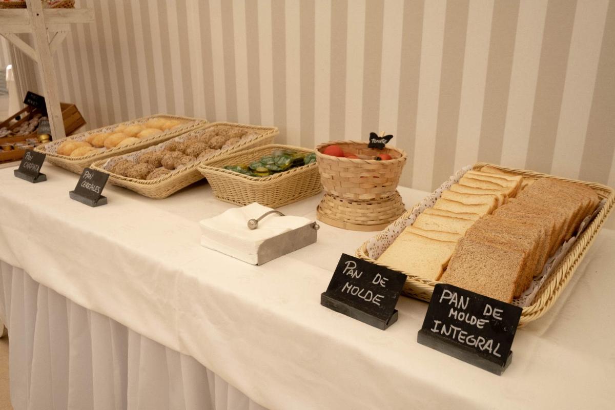 Comida en o cerca de este hotel