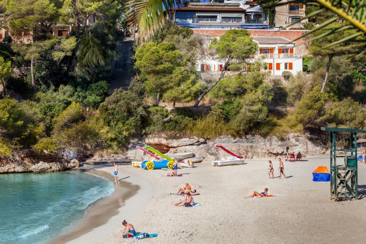 Sa Tronita Beach House - Housity