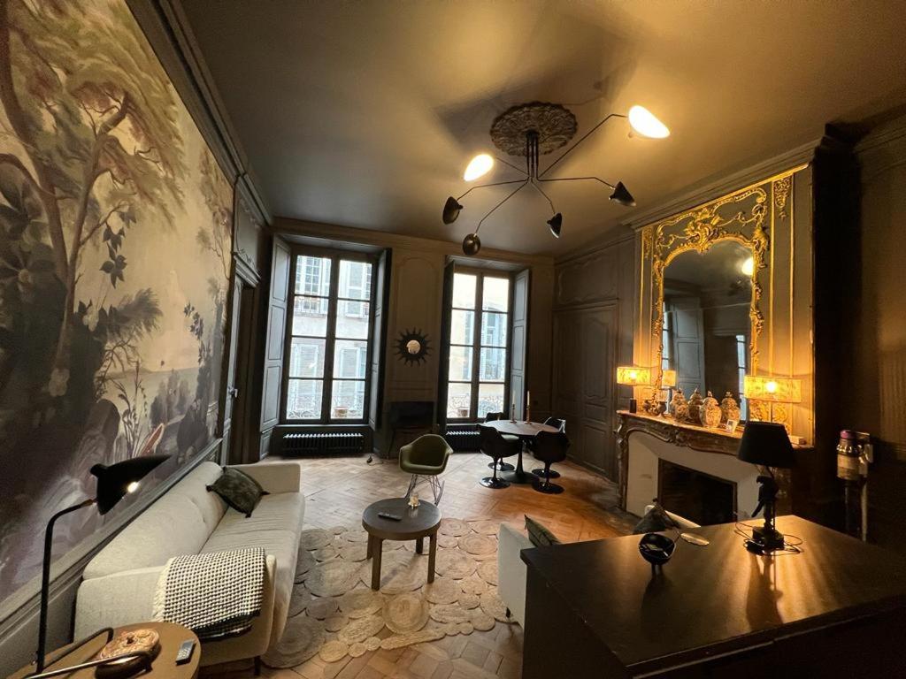 Luxueux 2 pièces 65m2 Hôtel Particulier XVII ième siècle-Centre Historique Clermont-Ferrand - Housity