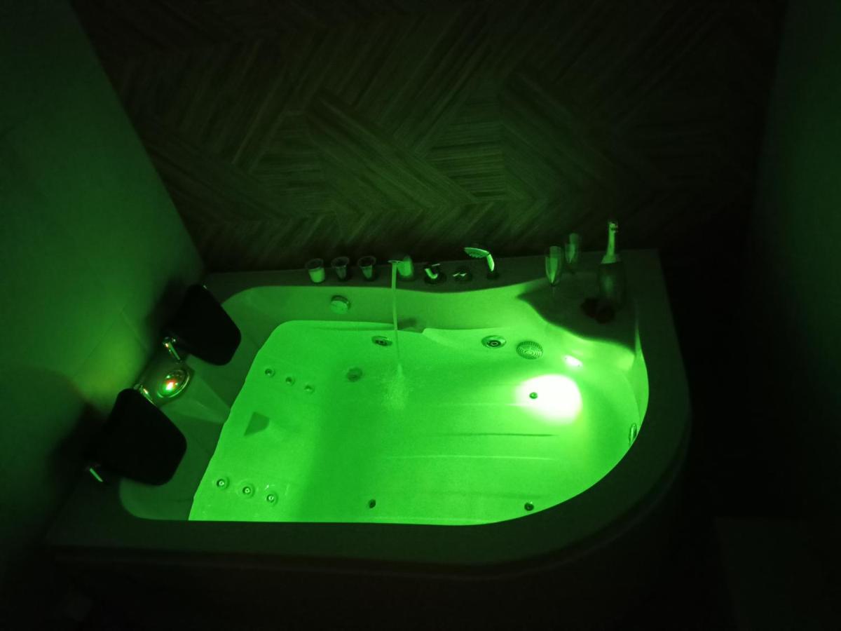 Apartament z Jacuzzi i Sauna - Housity