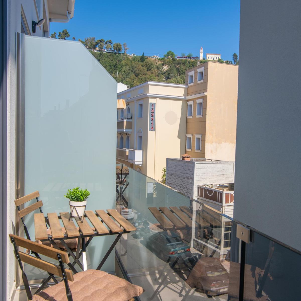 Suitetrails - Bright & elegant loft suite in the city center