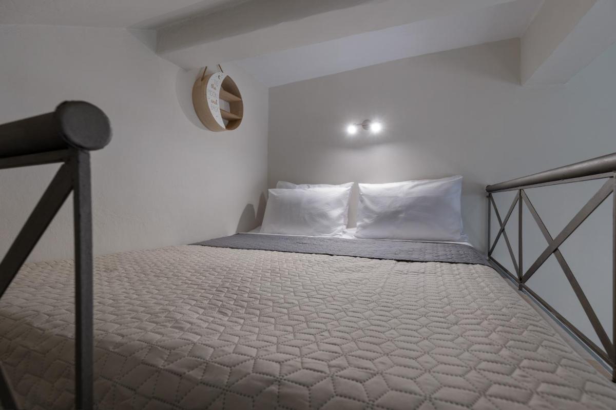 Sunny Studios 1 - Housity
