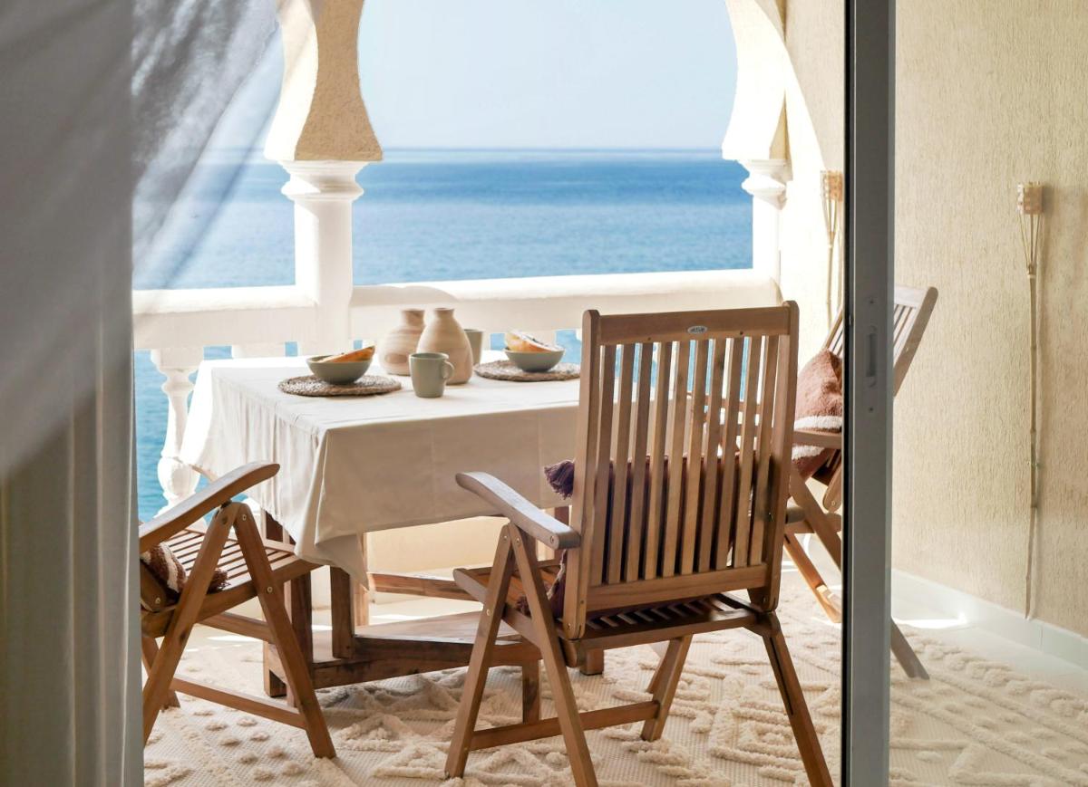 Suitetrails - SEA SUITE Romantic Beachfront Apartment Cotobro Beach, Almuñecar