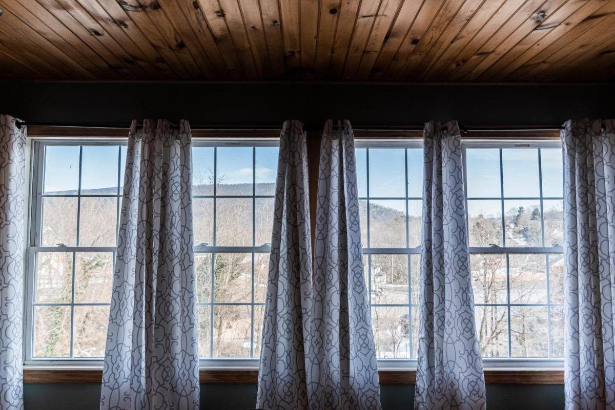 The Loft at the Barn - Housity