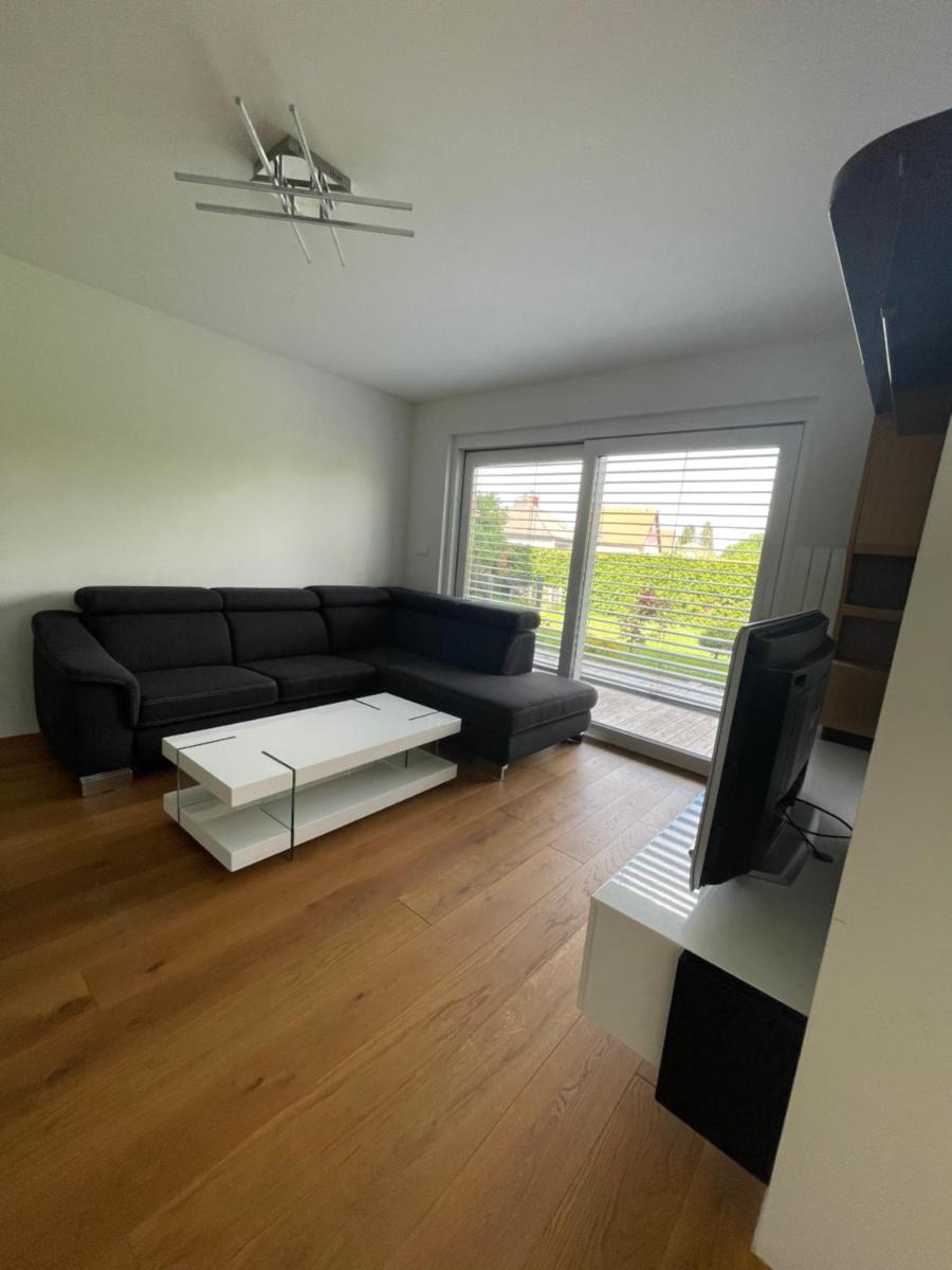 Schöne Gartenwohnung mit Carport und Terrasse! - Housity