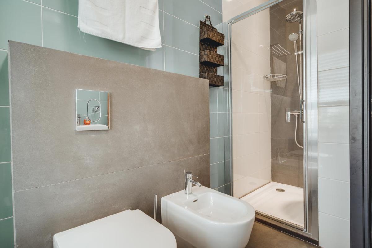 Stay in Style in Modern 3 Bedroom Villas Near Nissi Beach & Square - Housity