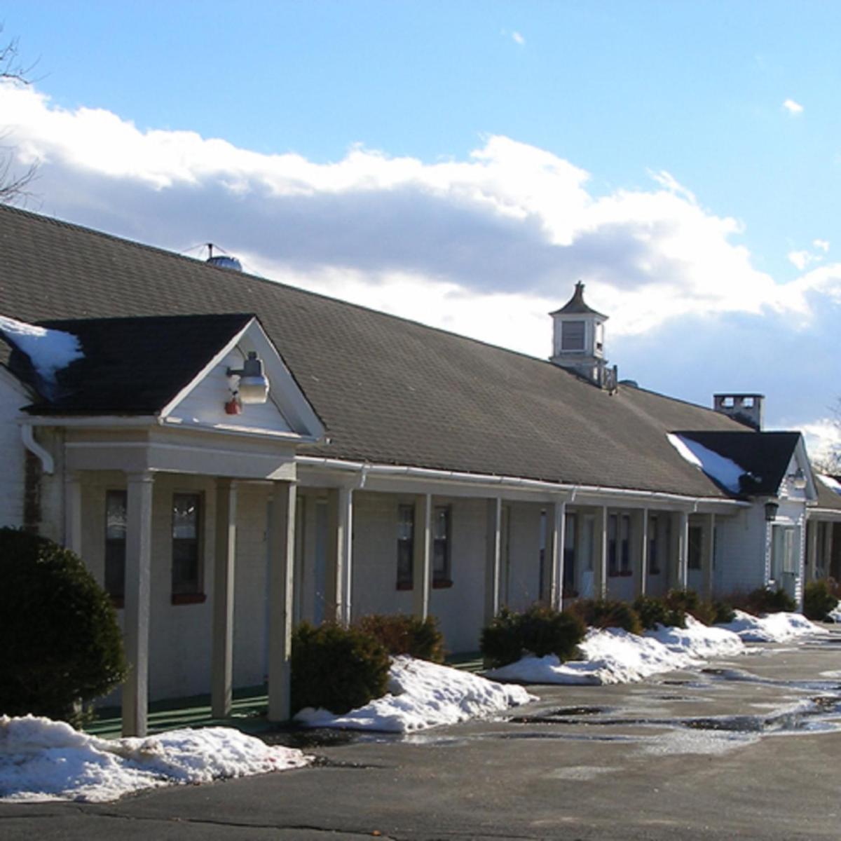 Hatfield Inn - Housity