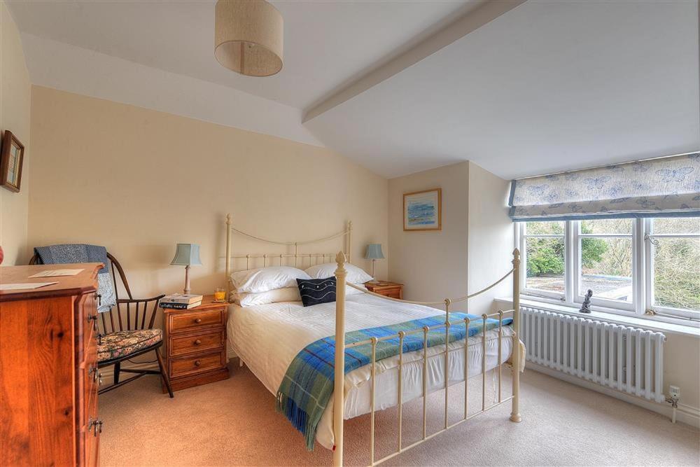 Half Moon Cottage - Housity