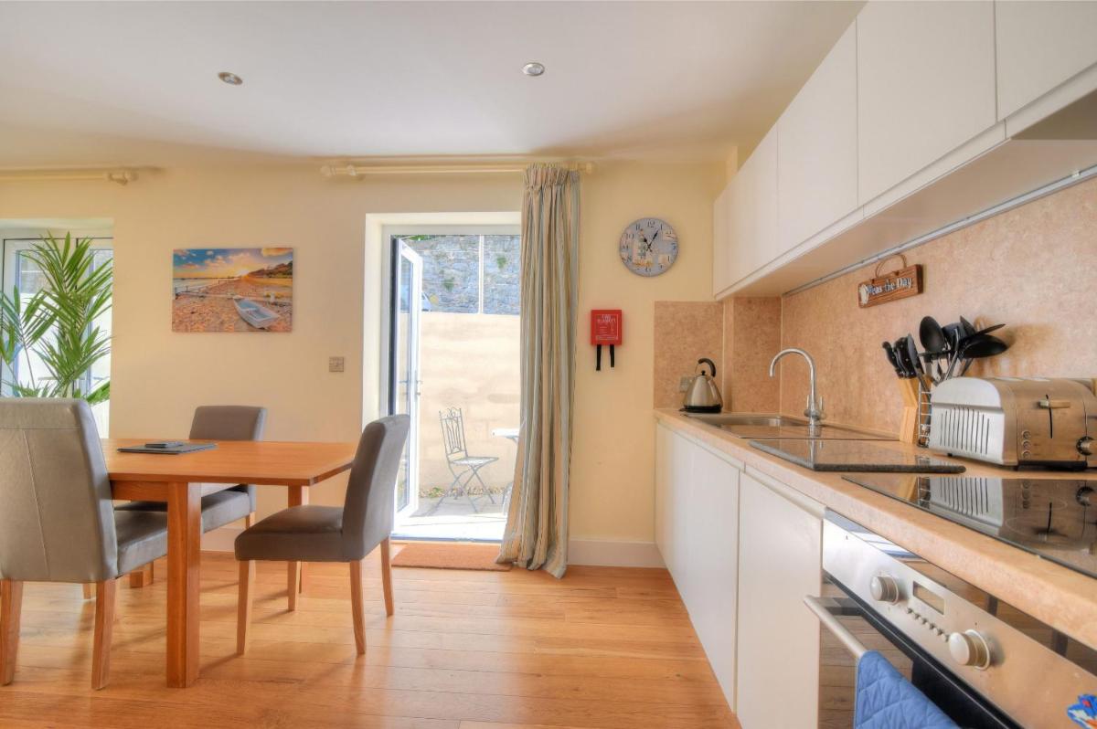 Seas The Day - Housity