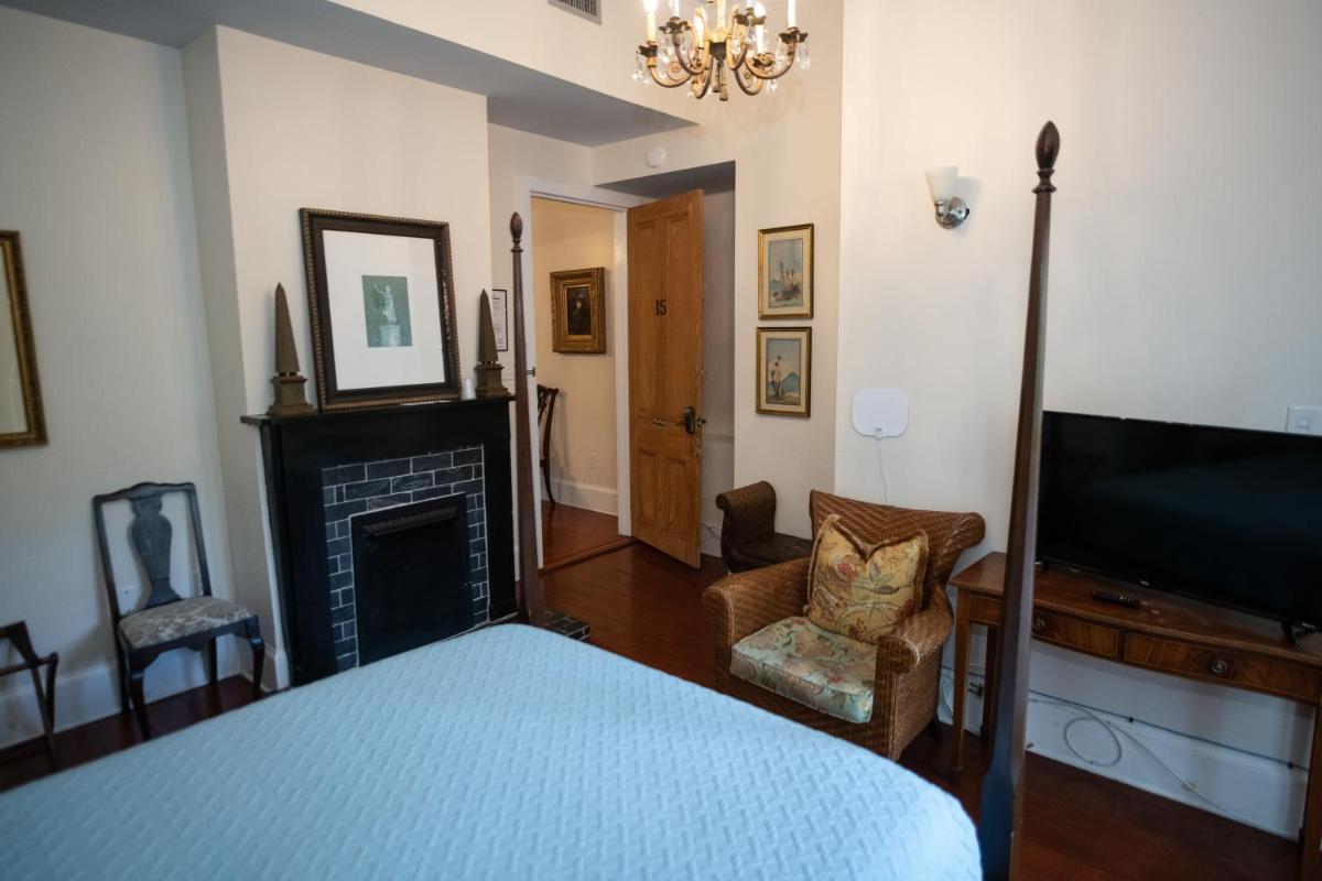The Esplanade Guesthouse Mansion - Hizvo