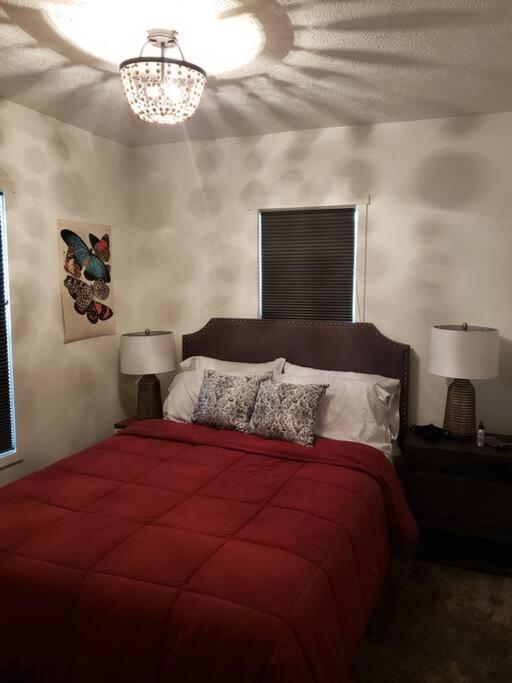 Cute Cottage-2 min from downtown Lincoln - Housity