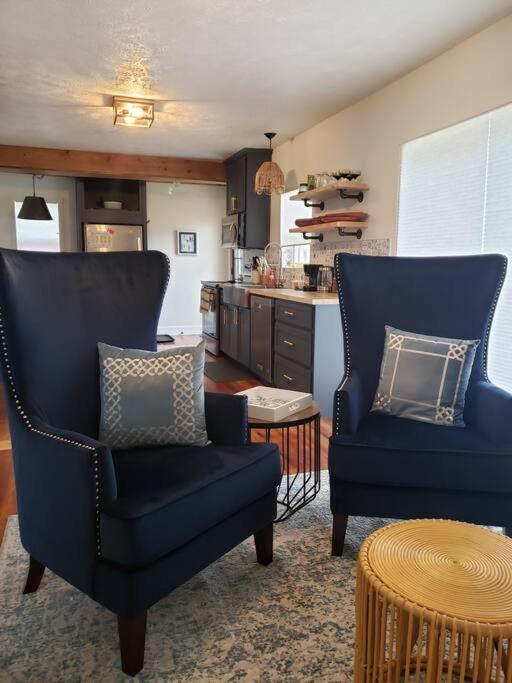 Cute Cottage-2 min from downtown Lincoln - Housity