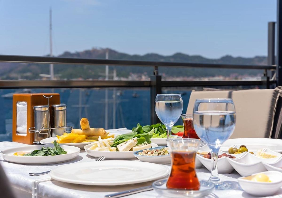 Liman Deluxe Hotel - Housity