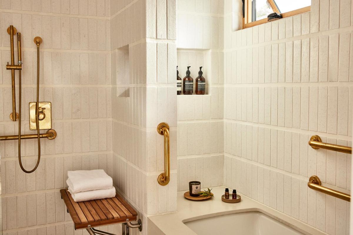Hotel June Malibu - Housity