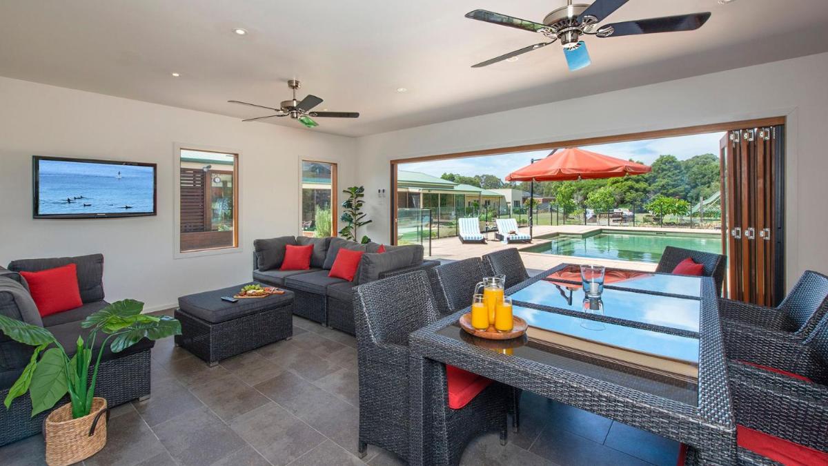 Reign Manor & Coach House - Housity