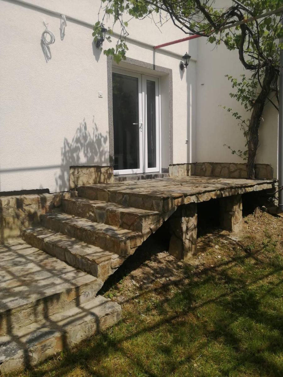 Studio by the river - Housity