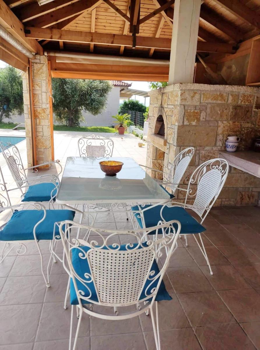 Villa IRENE Evia, 4 bdr, Pool, 500m to Beach - Housity