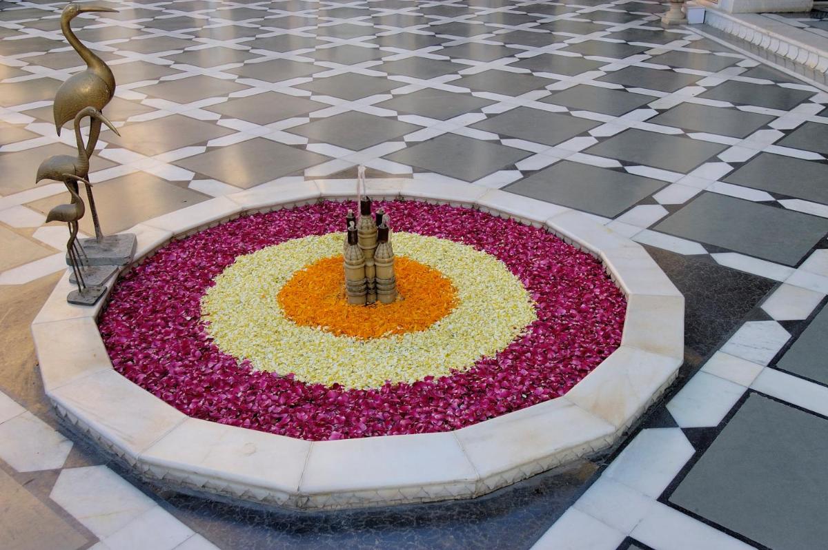 a flower clock in the middle of a floor at The Raj Palace (Small Luxury Hotels of the World) in Jaipur
