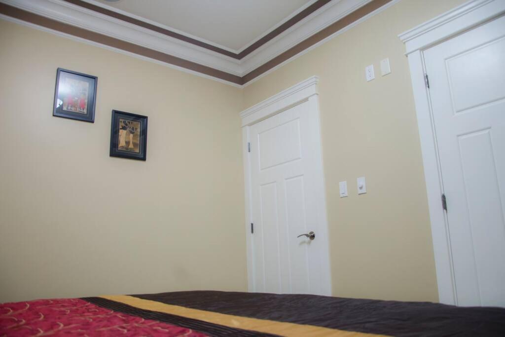 Rocky Ridge Executive Suite - Housity