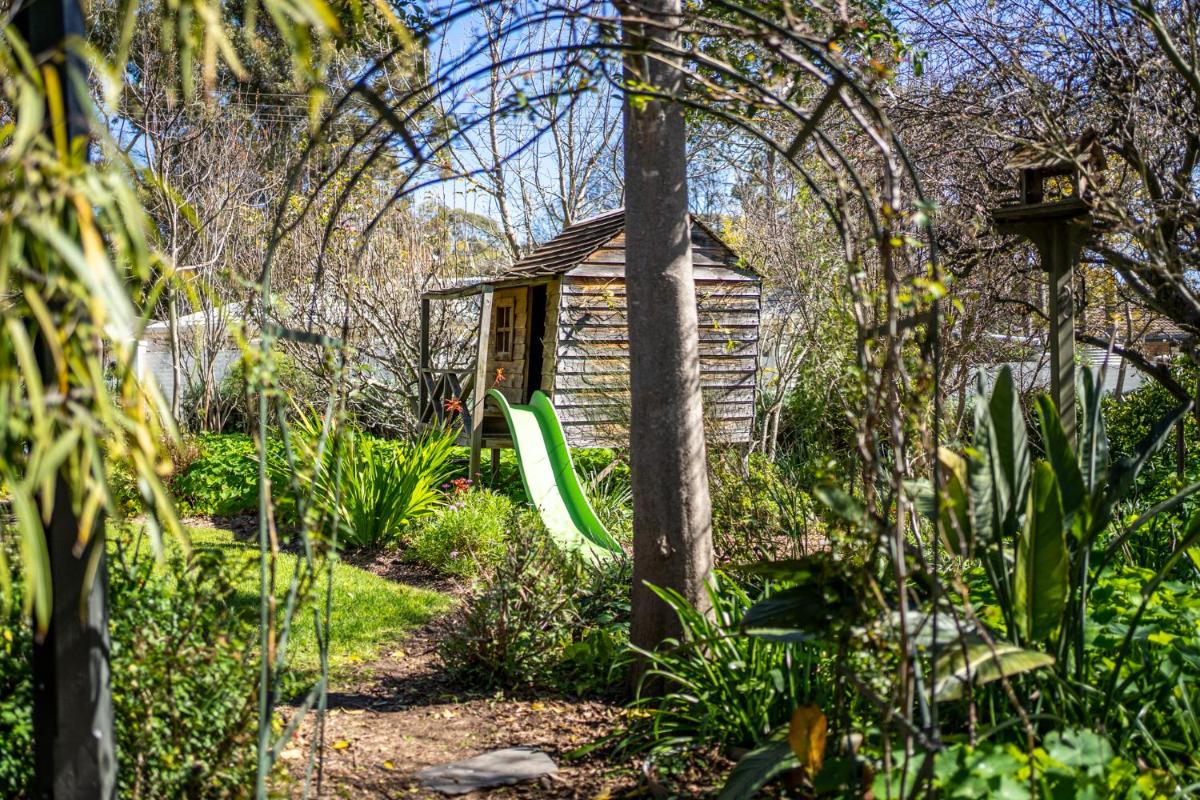 Suitetrails - Secret Garden - Luxury Cottage - Giant 85inch TV