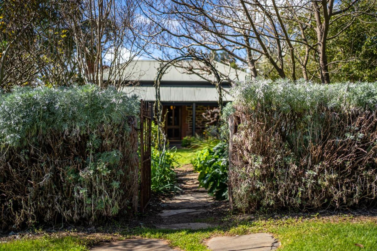 Suitetrails - Secret Garden - Luxury Cottage - Giant 85inch TV