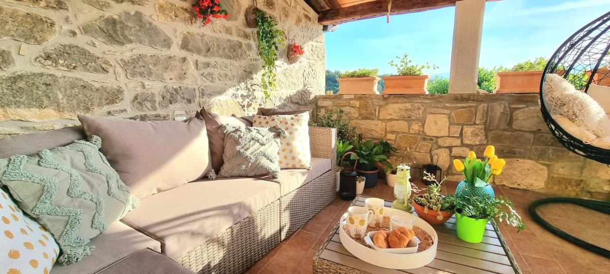 Apartment HUM-the smallest town in the world - Housity