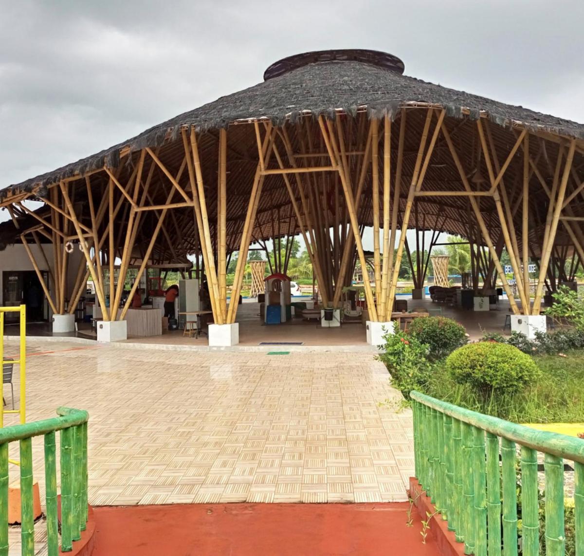Suitetrails - Urbanview Hotel Belitung Lodge Resto & Club House by RedDoorz