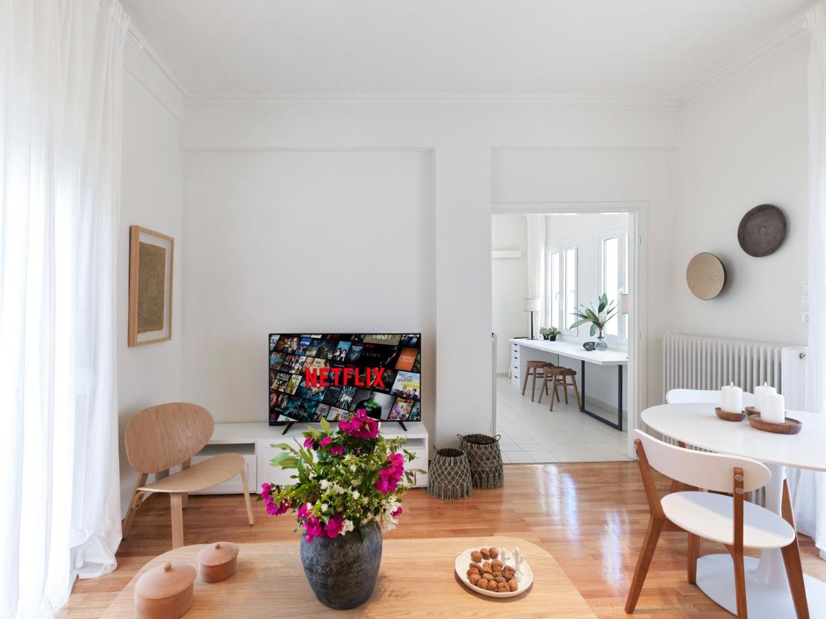 Modern Penthouse overlooking Halkis - Housity