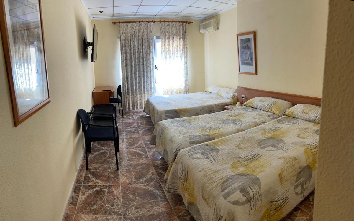 Hostal Rosaleda - Housity