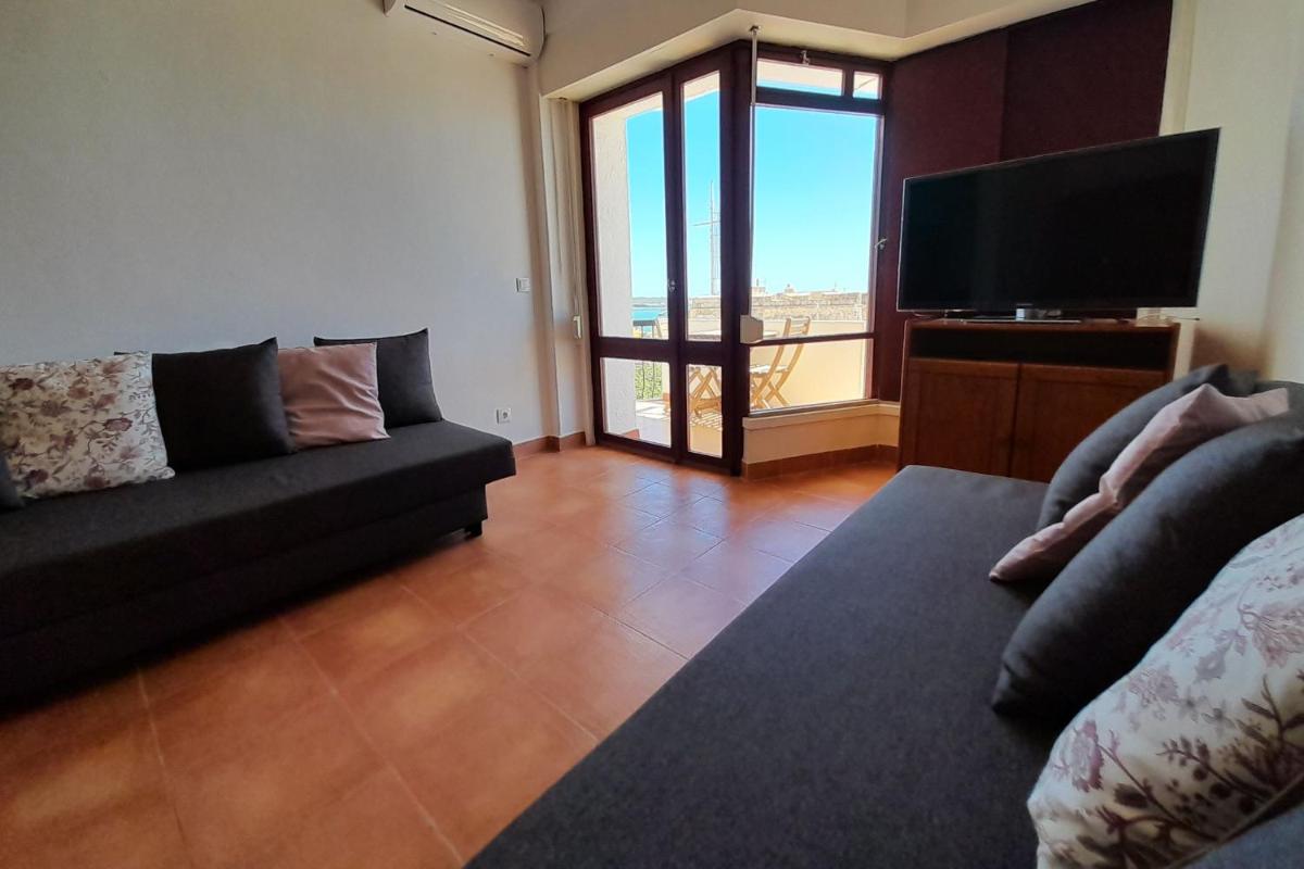 Fortaleza 1BDR Apartment W/Balcony by LovelyStay - Housity