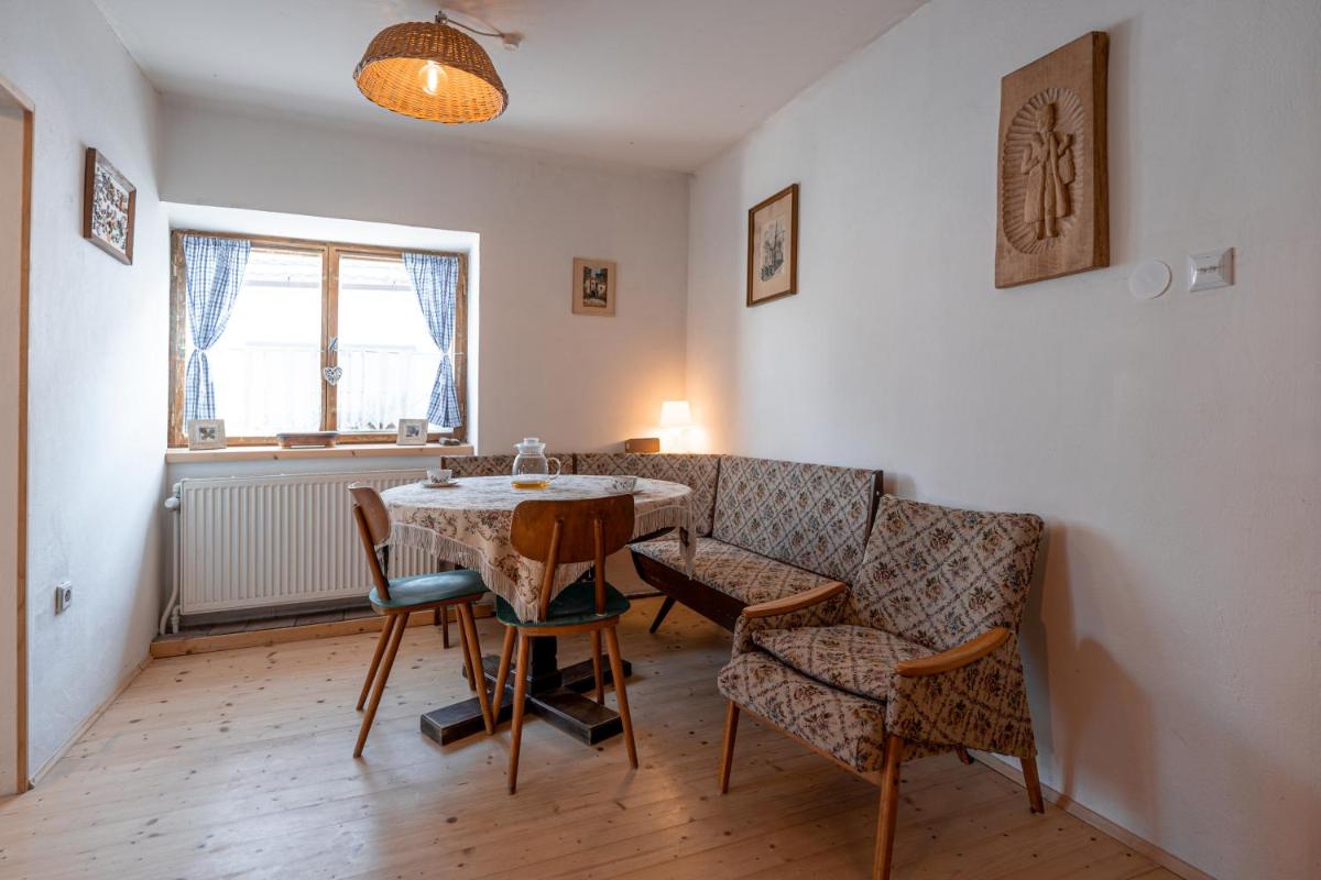 Přízemí vesnické usedlosti - Cozy village homestead - Housity