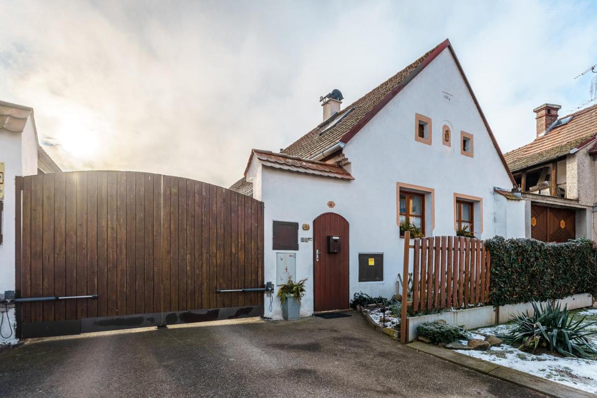 Přízemí vesnické usedlosti - Cozy village homestead - Housity
