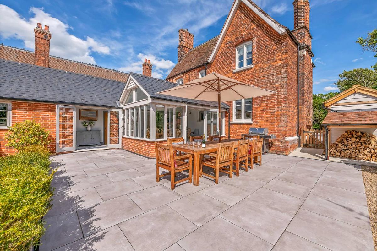 'The School House' - Luxury Home with Large Garden - Housity