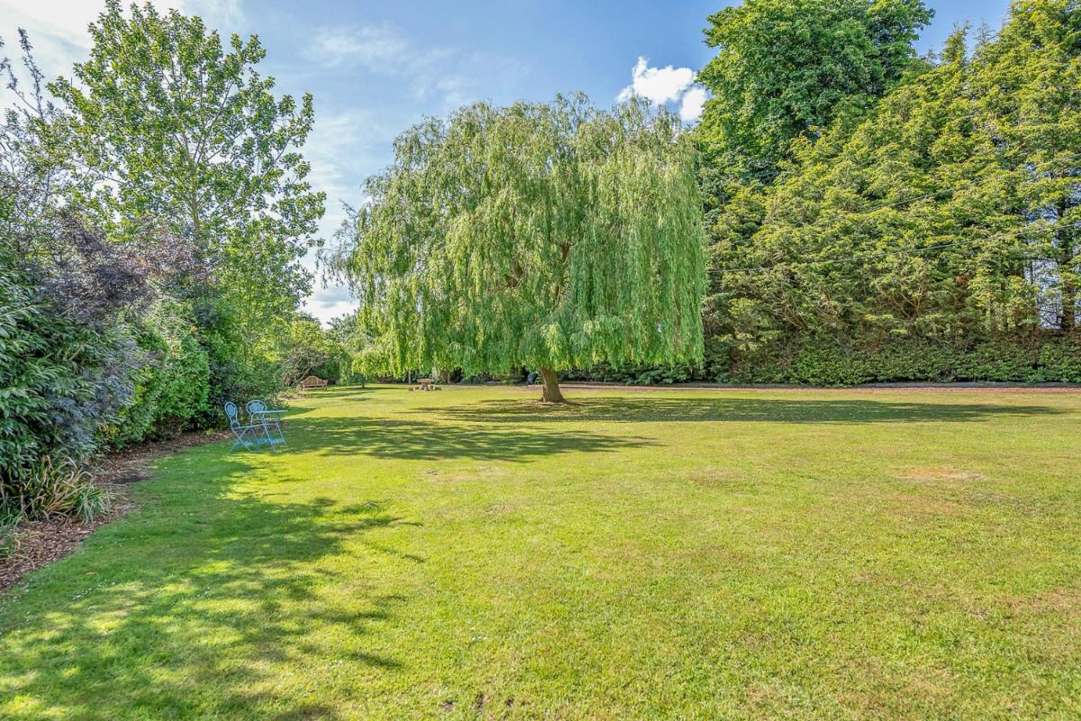 'The School House' - Luxury Home with Large Garden - Housity