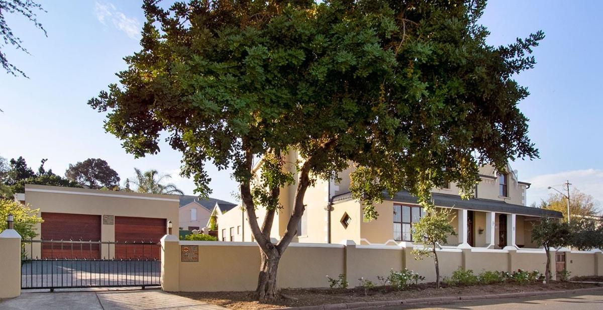 J's Audacious Living Montagu Self Catering - Housity