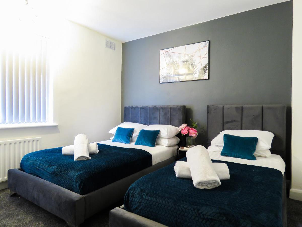 Suitetrails - Tudors eSuites Four Bedroom House with Garden