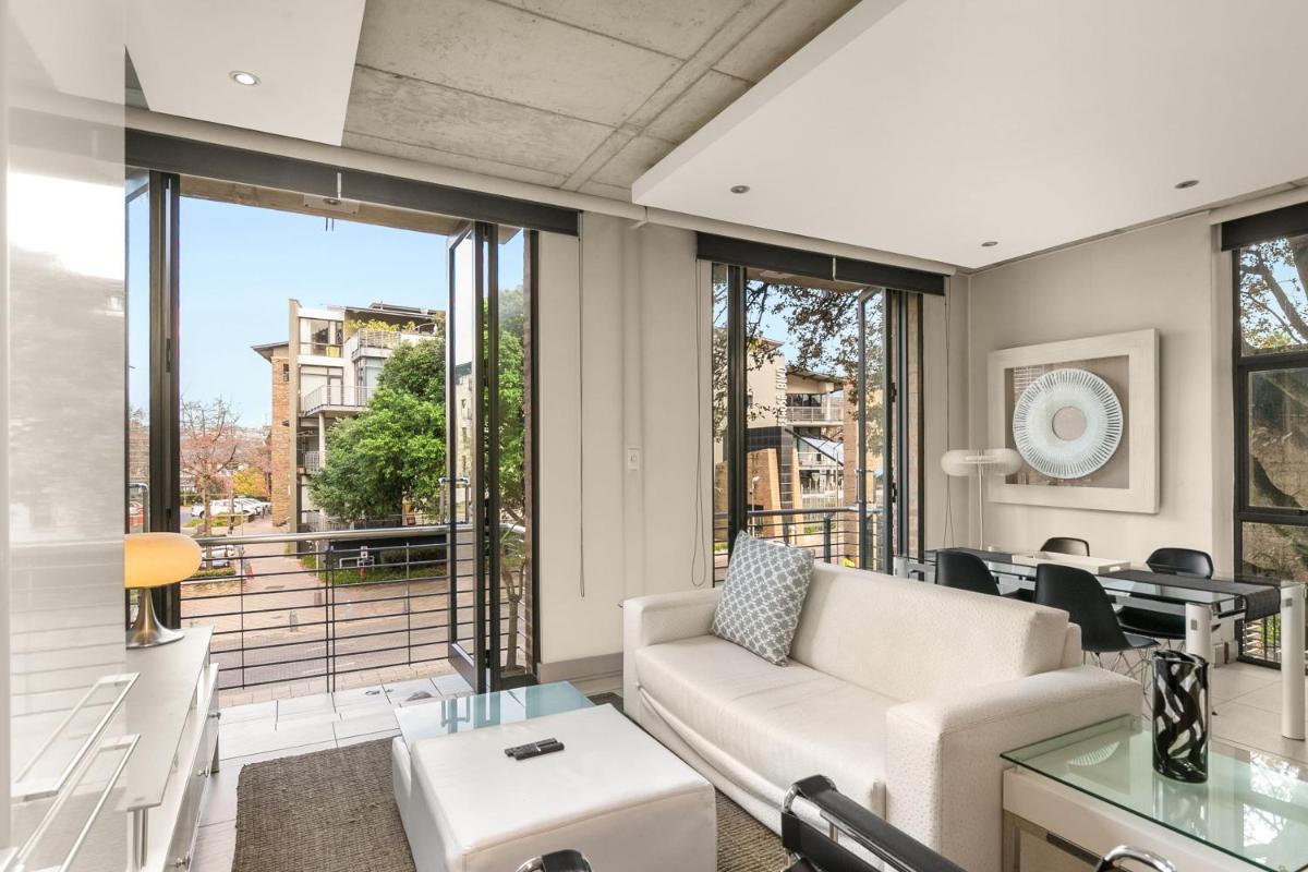 Melrose Arch Luxury Apartment - Housity