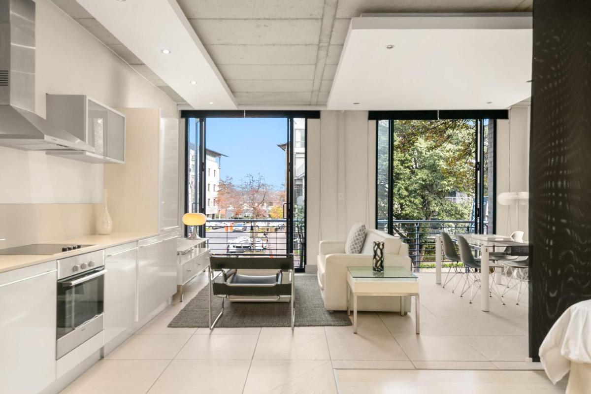 Melrose Arch Luxury Apartment - Housity