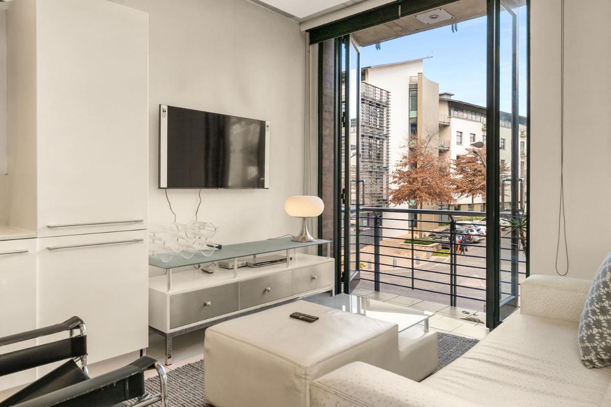 Melrose Arch Luxury Apartment - Housity