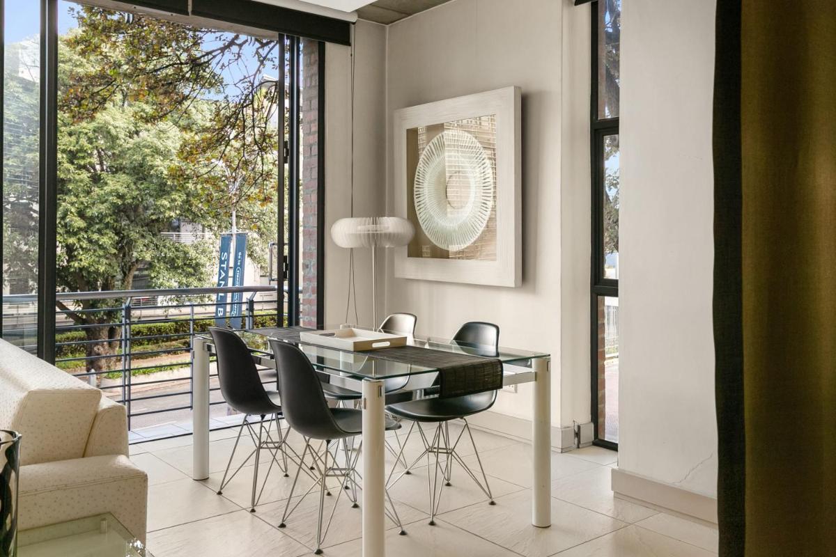 Melrose Arch Luxury Apartment - Housity