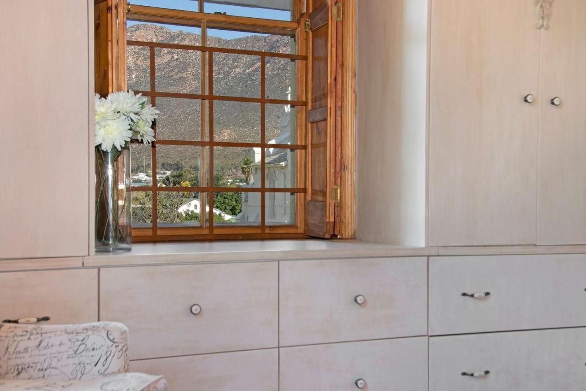 J's Audacious Living Montagu Self Catering - Housity