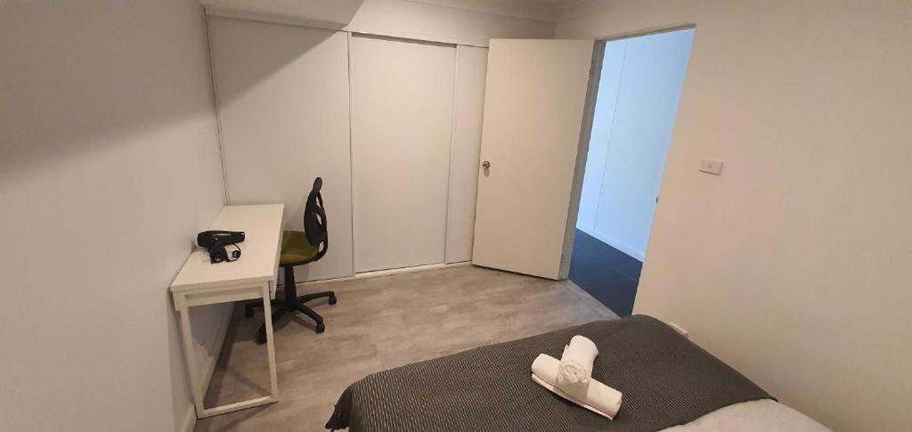 Dana-Cozy Studio in City Center-Free Parking - Housity