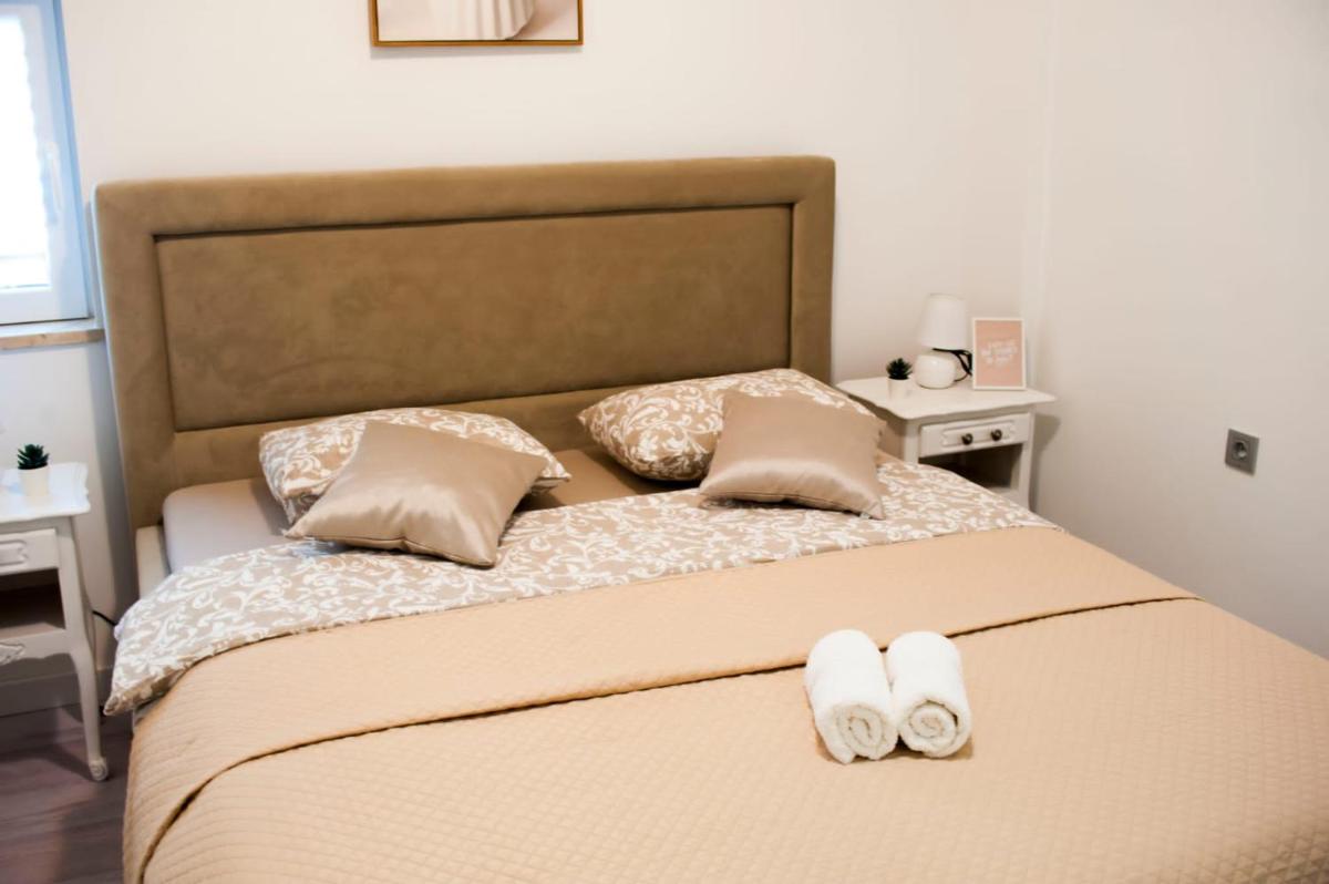 Peninsula divina - Housity