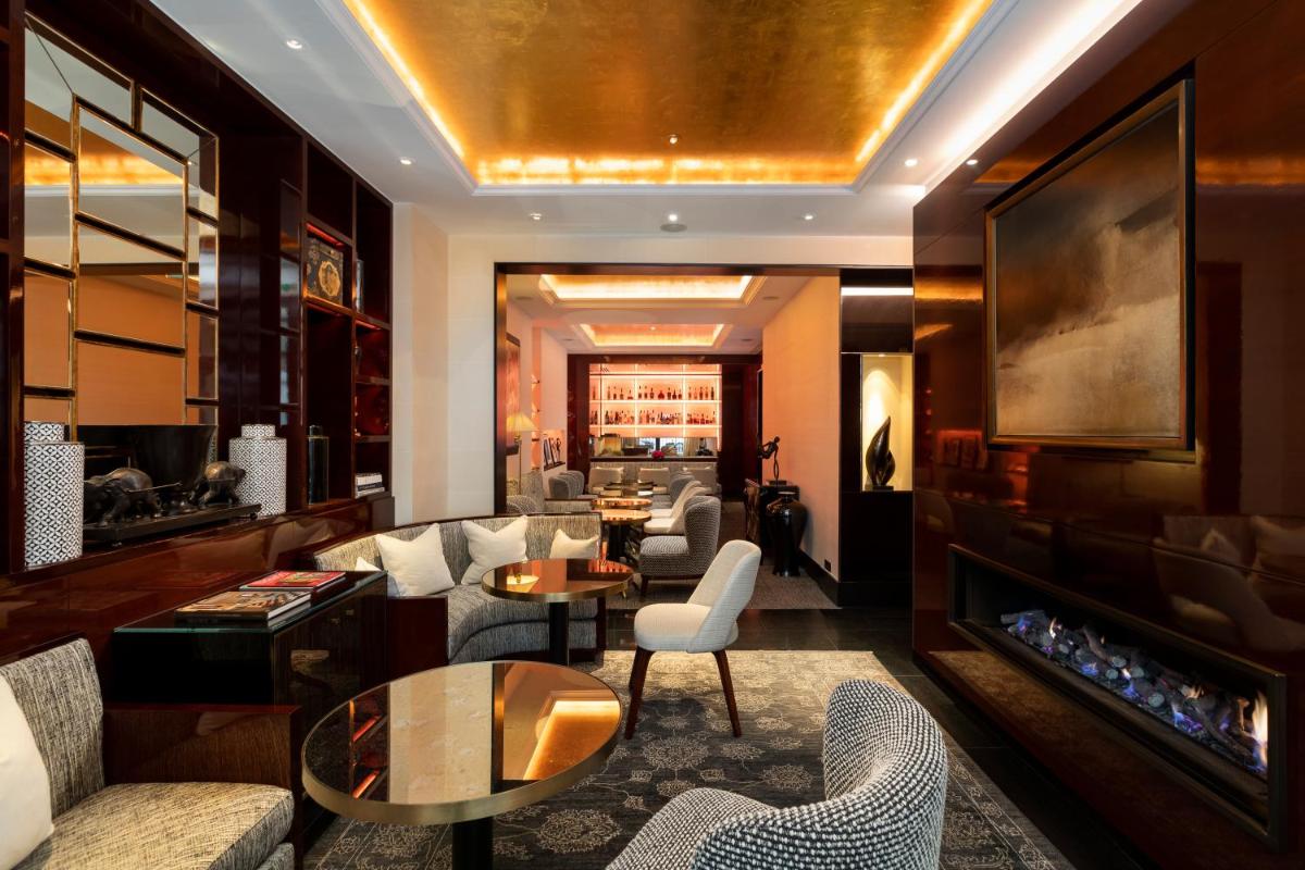 Coin salon dans l'établissement Hotel Montaigne