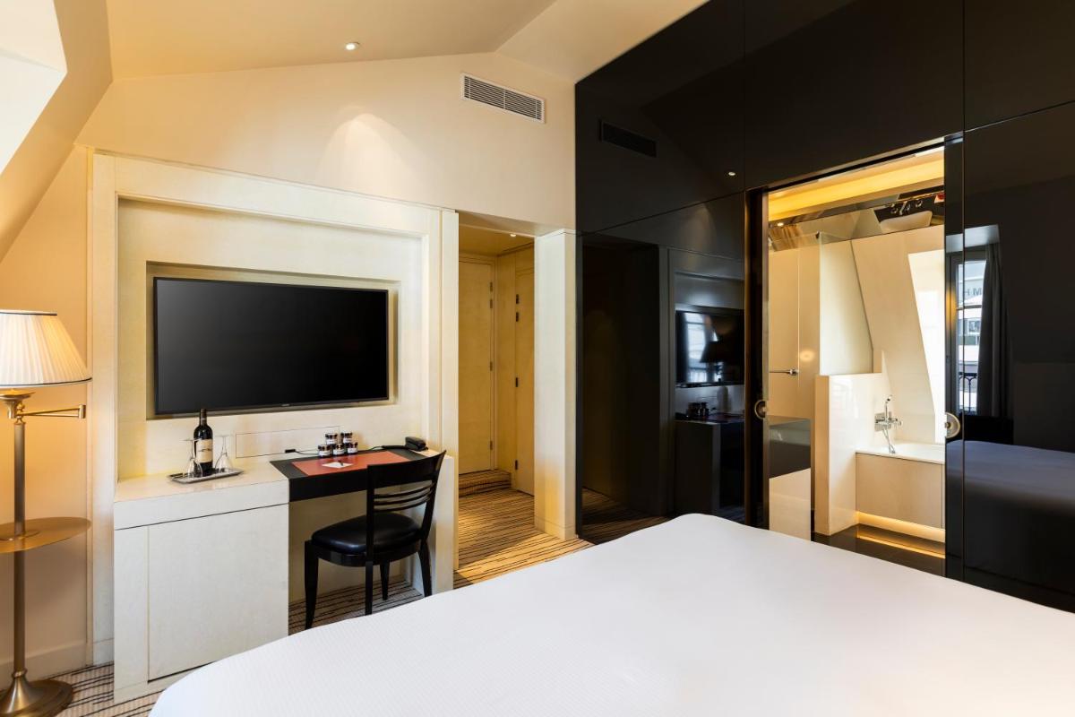 Un ou plusieurs lits dans un hébergement de l'établissement Hotel Montaigne
