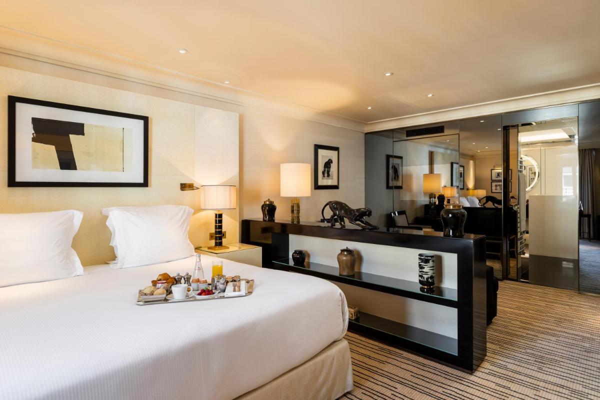 Un ou plusieurs lits dans un hébergement de l'établissement Hotel Montaigne
