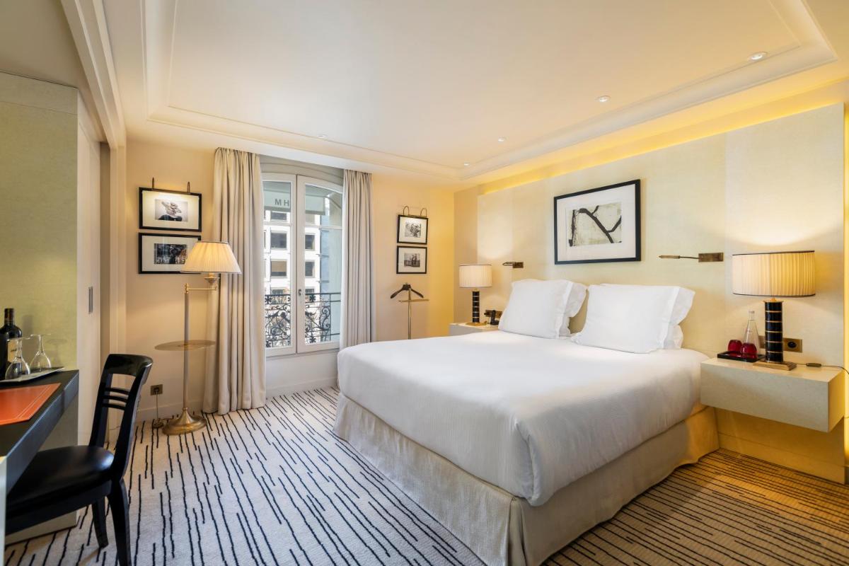 Un ou plusieurs lits dans un hébergement de l'établissement Hotel Montaigne