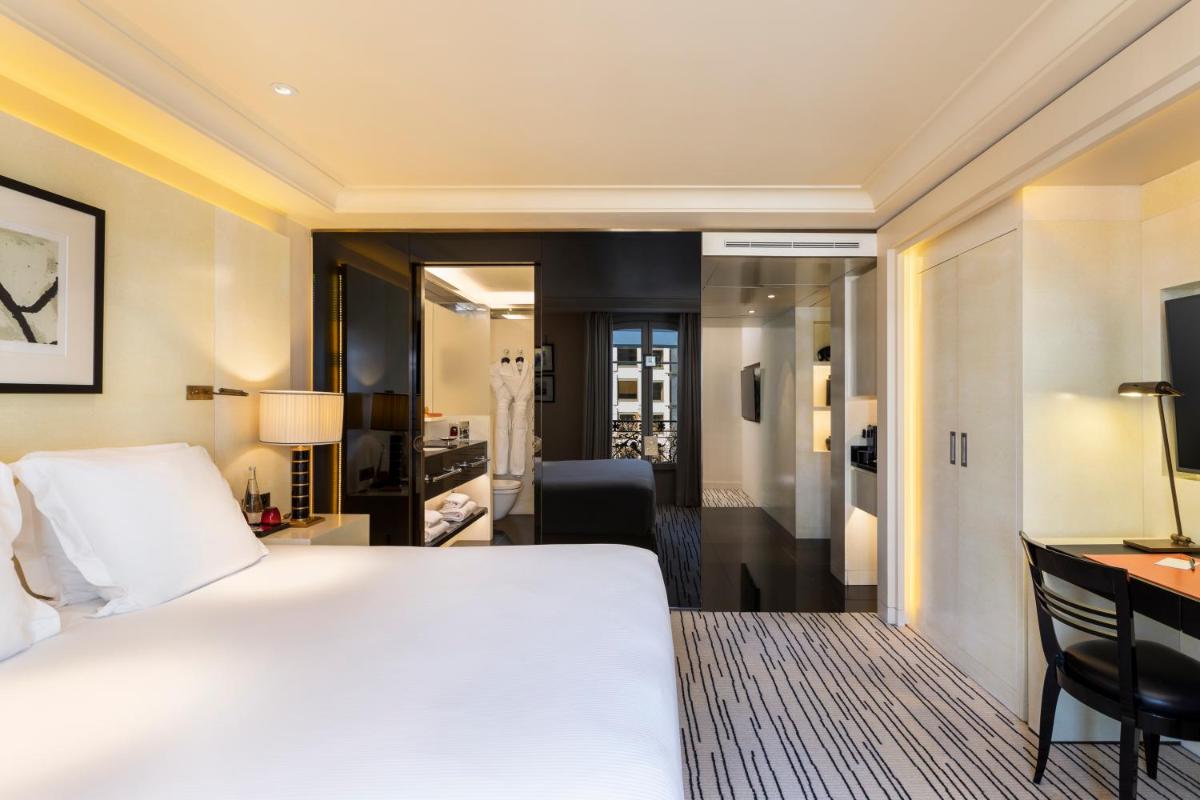 Un ou plusieurs lits dans un hébergement de l'établissement Hotel Montaigne